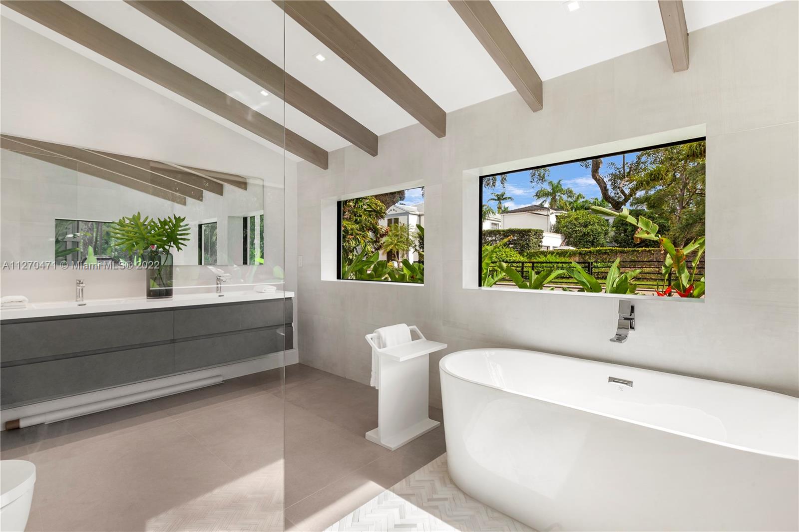 COCONUT GROVE MANOR - Residential