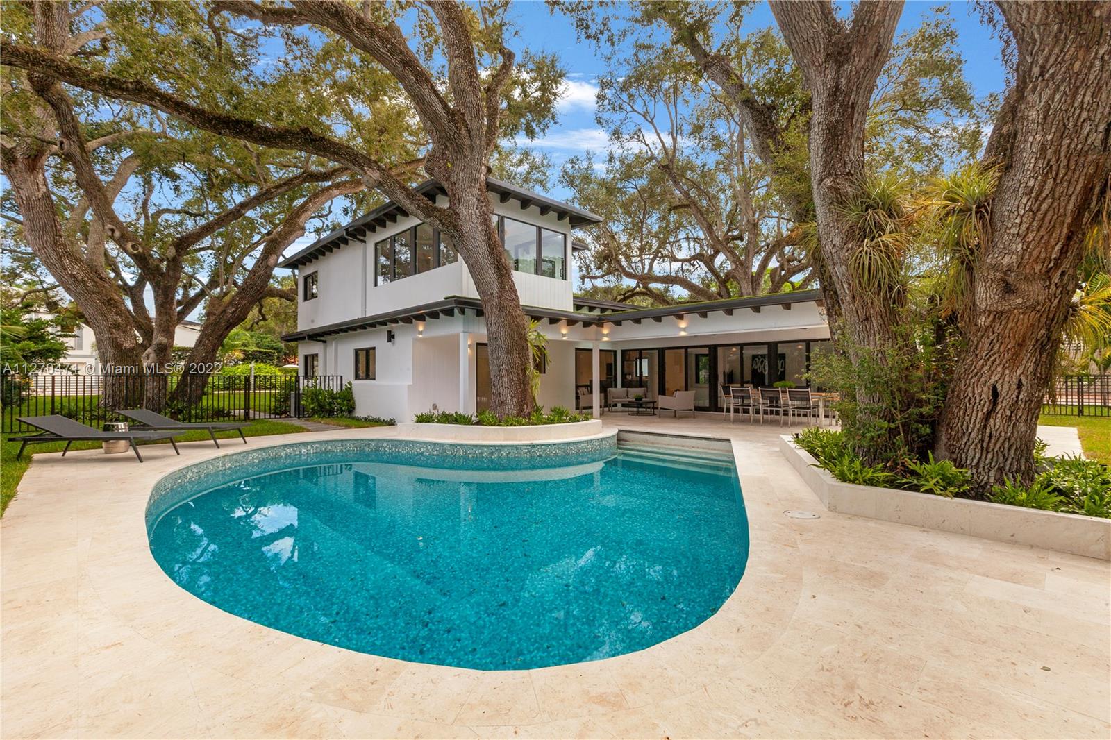 COCONUT GROVE MANOR - Residential