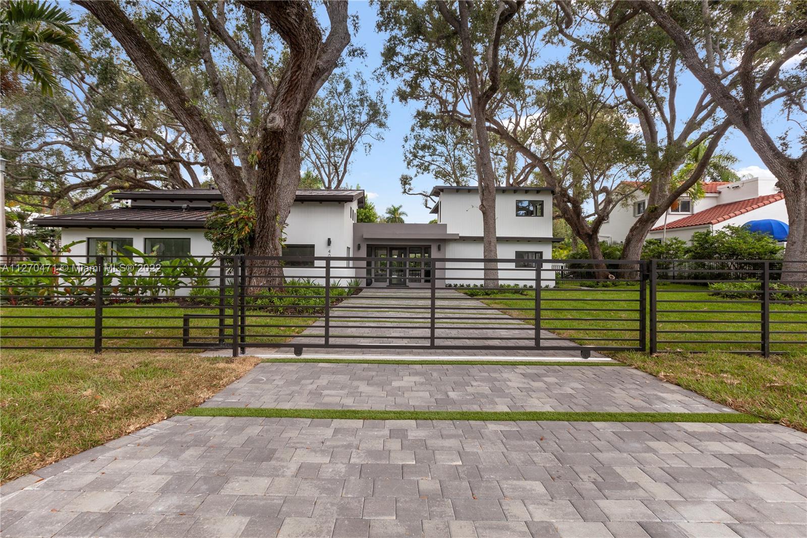 COCONUT GROVE MANOR - Residential