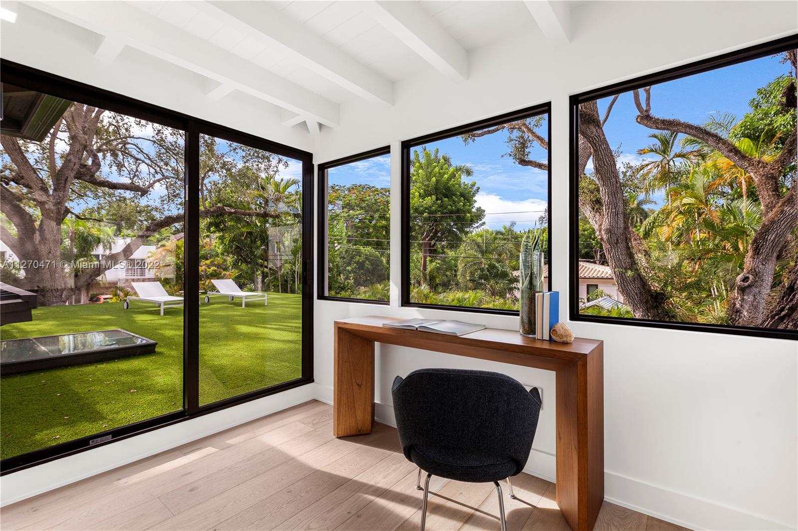 COCONUT GROVE MANOR - Residential