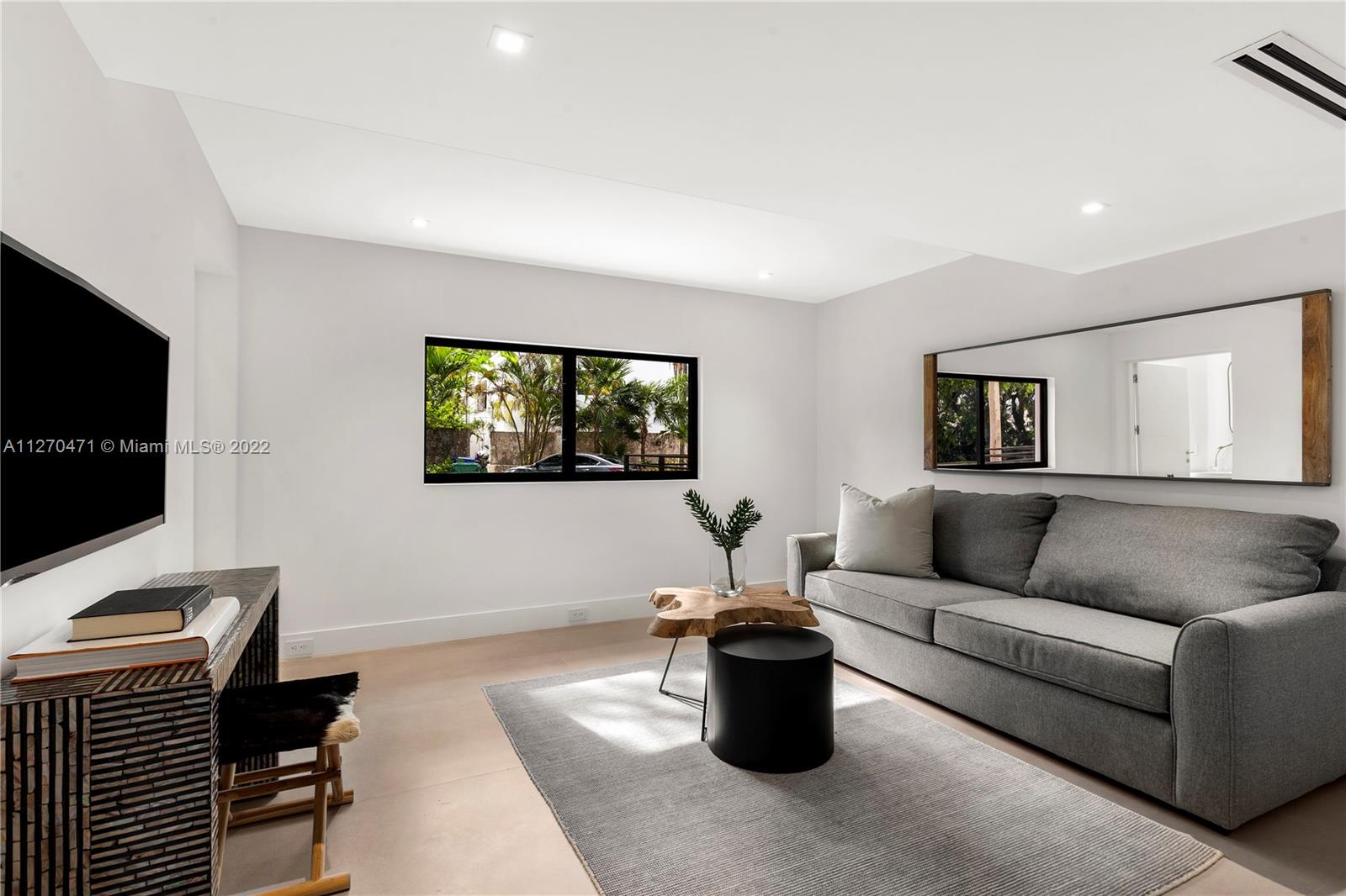 COCONUT GROVE MANOR - Residential