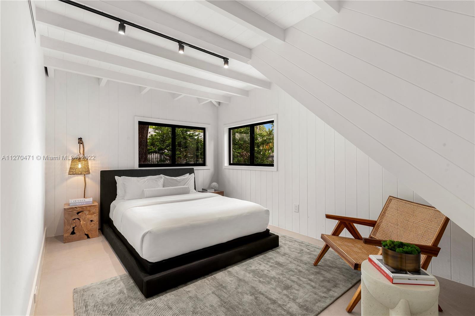 COCONUT GROVE MANOR - Residential