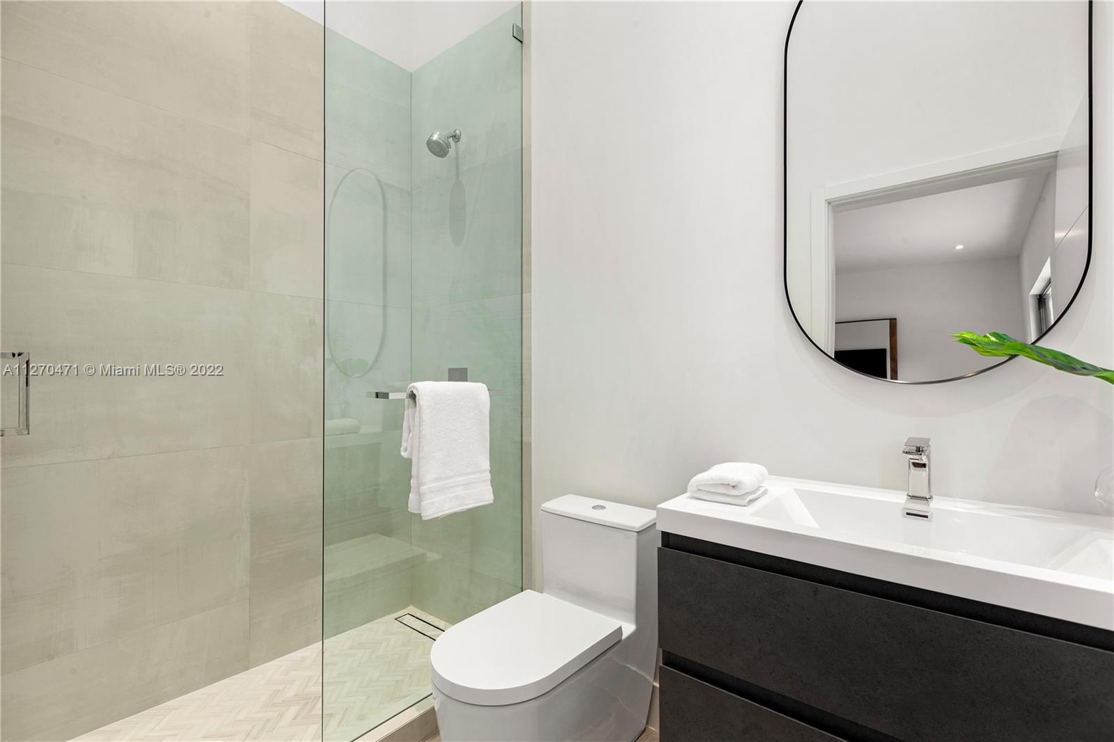 COCONUT GROVE MANOR - Residential