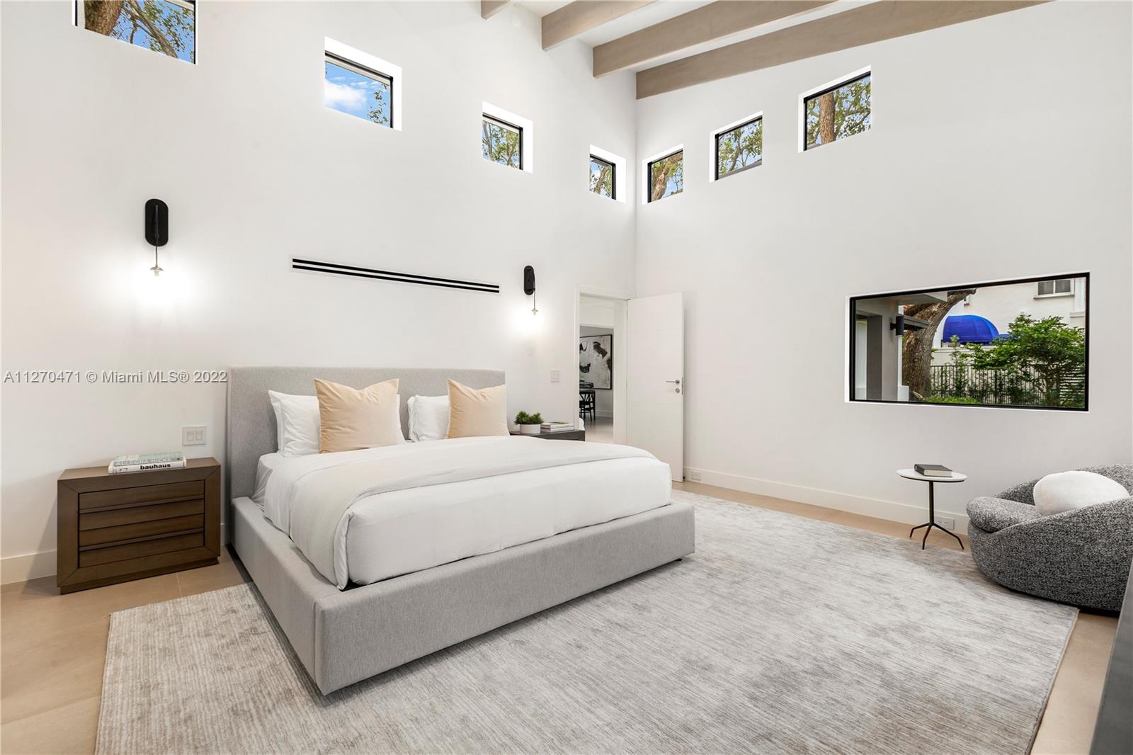 COCONUT GROVE MANOR - Residential