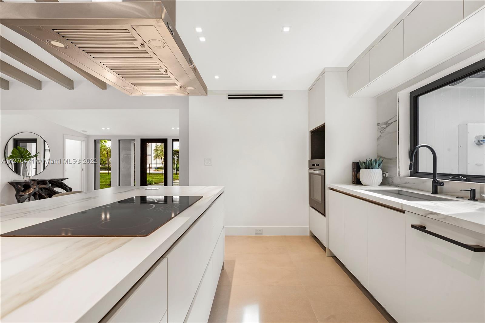 COCONUT GROVE MANOR - Residential