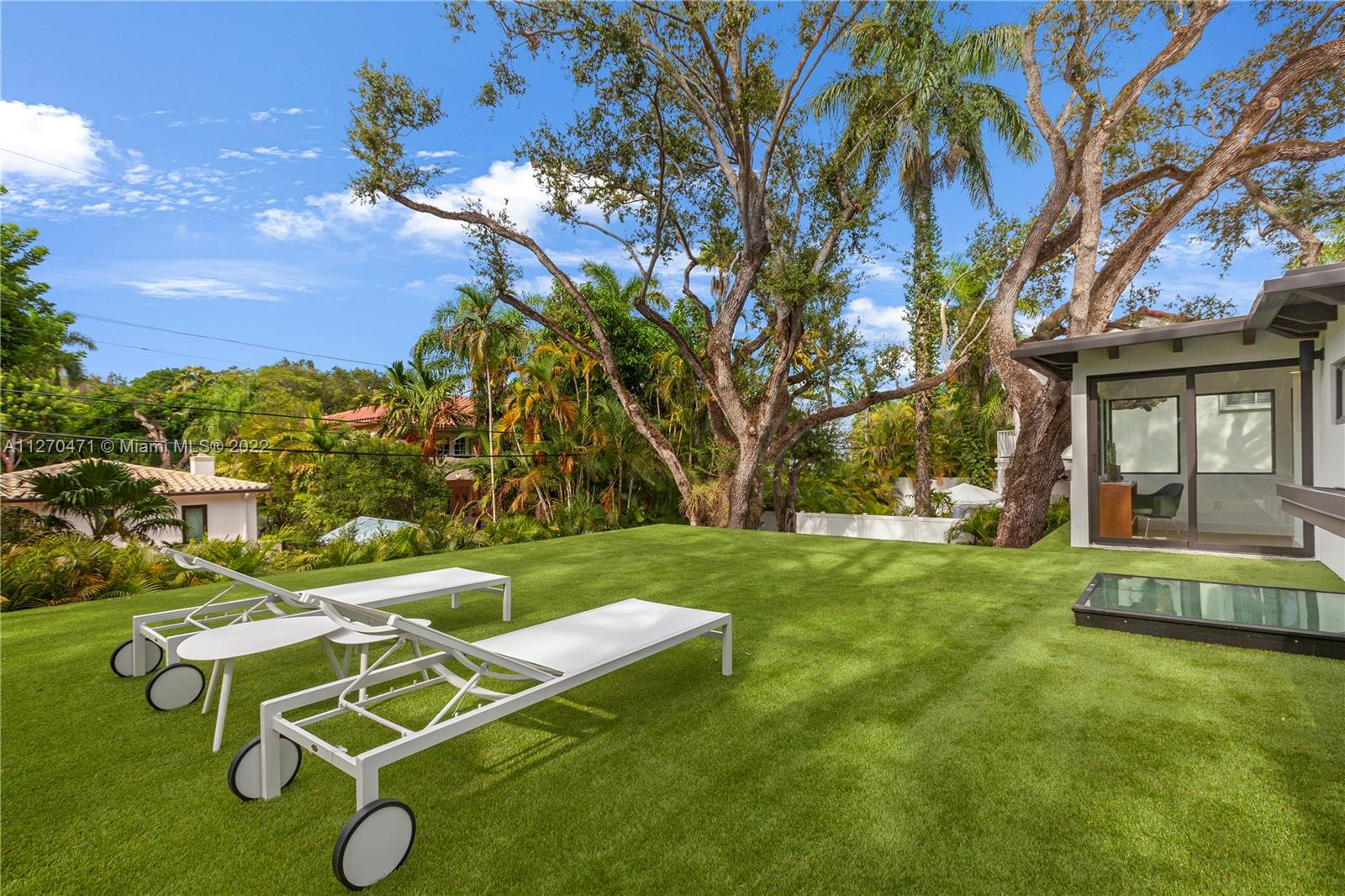 COCONUT GROVE MANOR - Residential