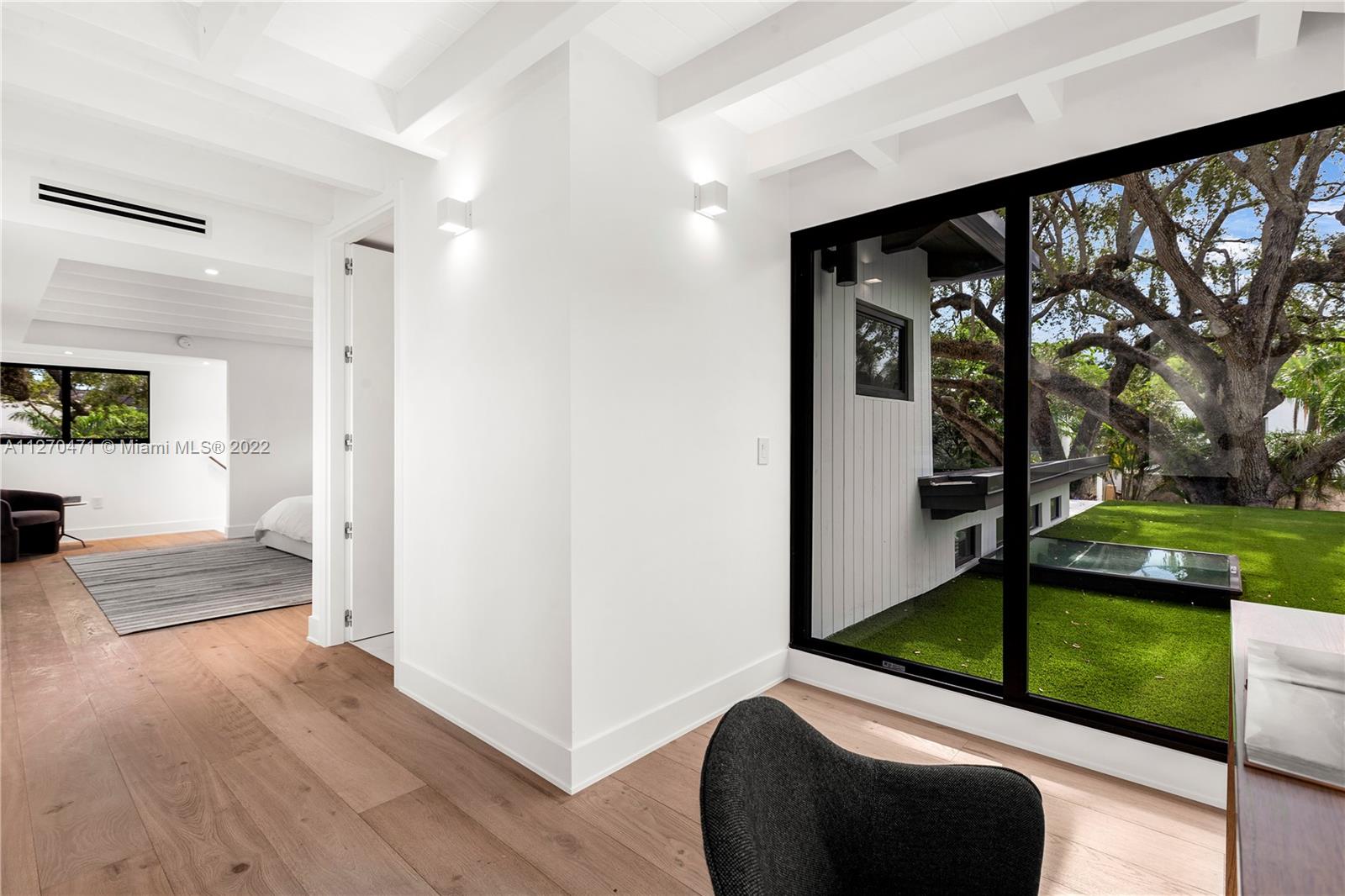 COCONUT GROVE MANOR - Residential