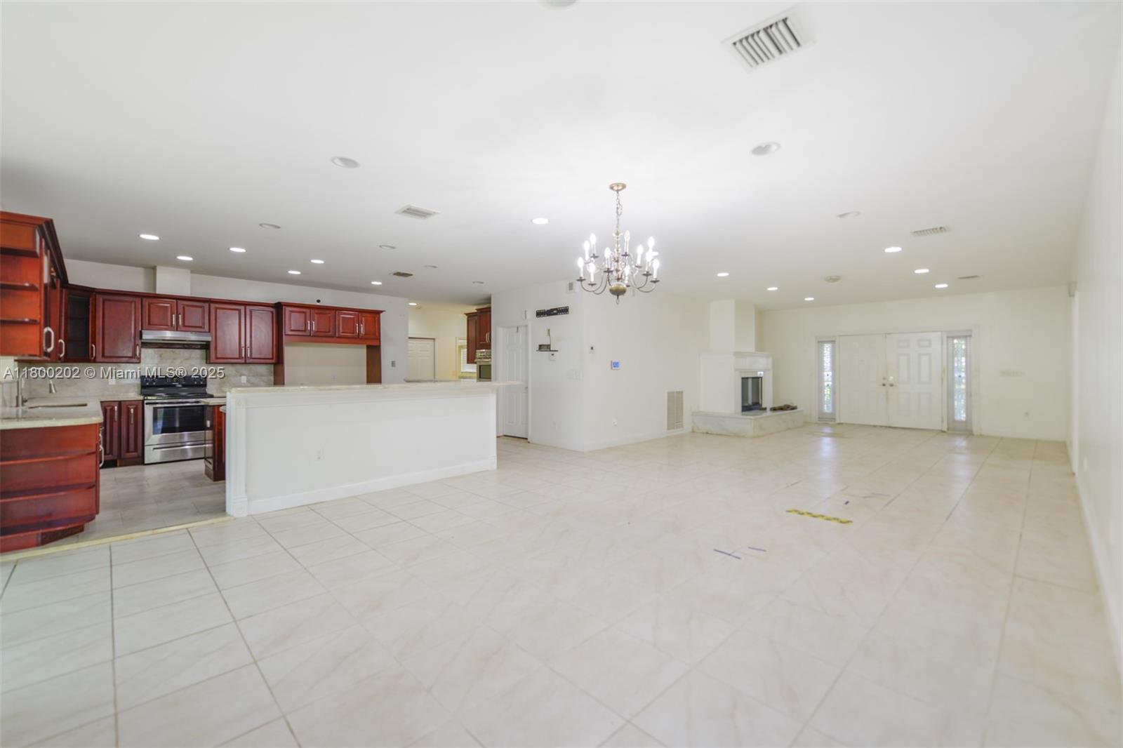 611 SW 8th St
