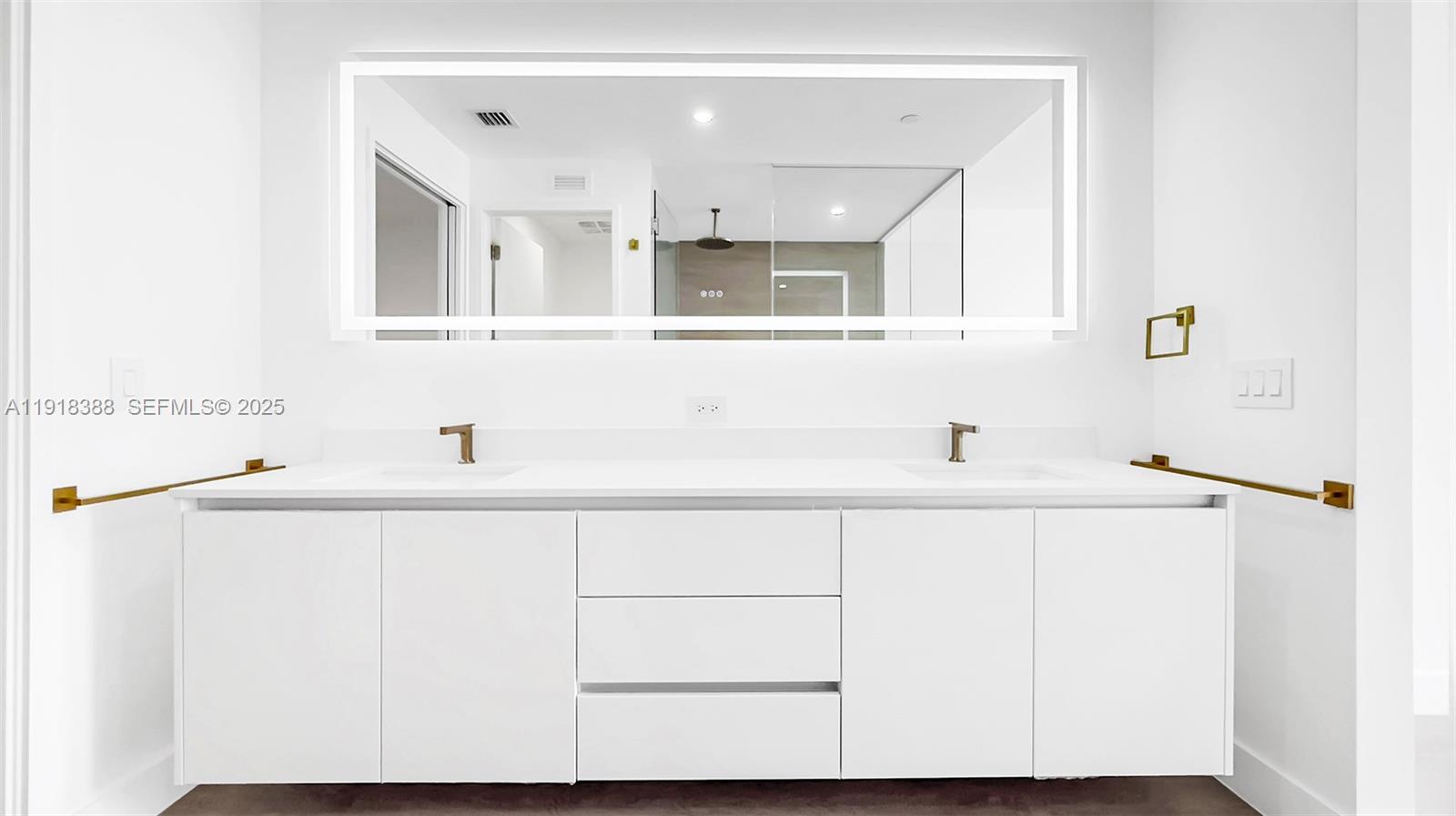 ARIA RESERVE - Residential