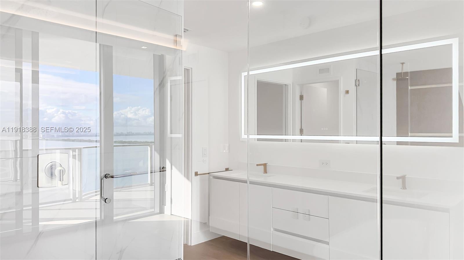 ARIA RESERVE - Residential