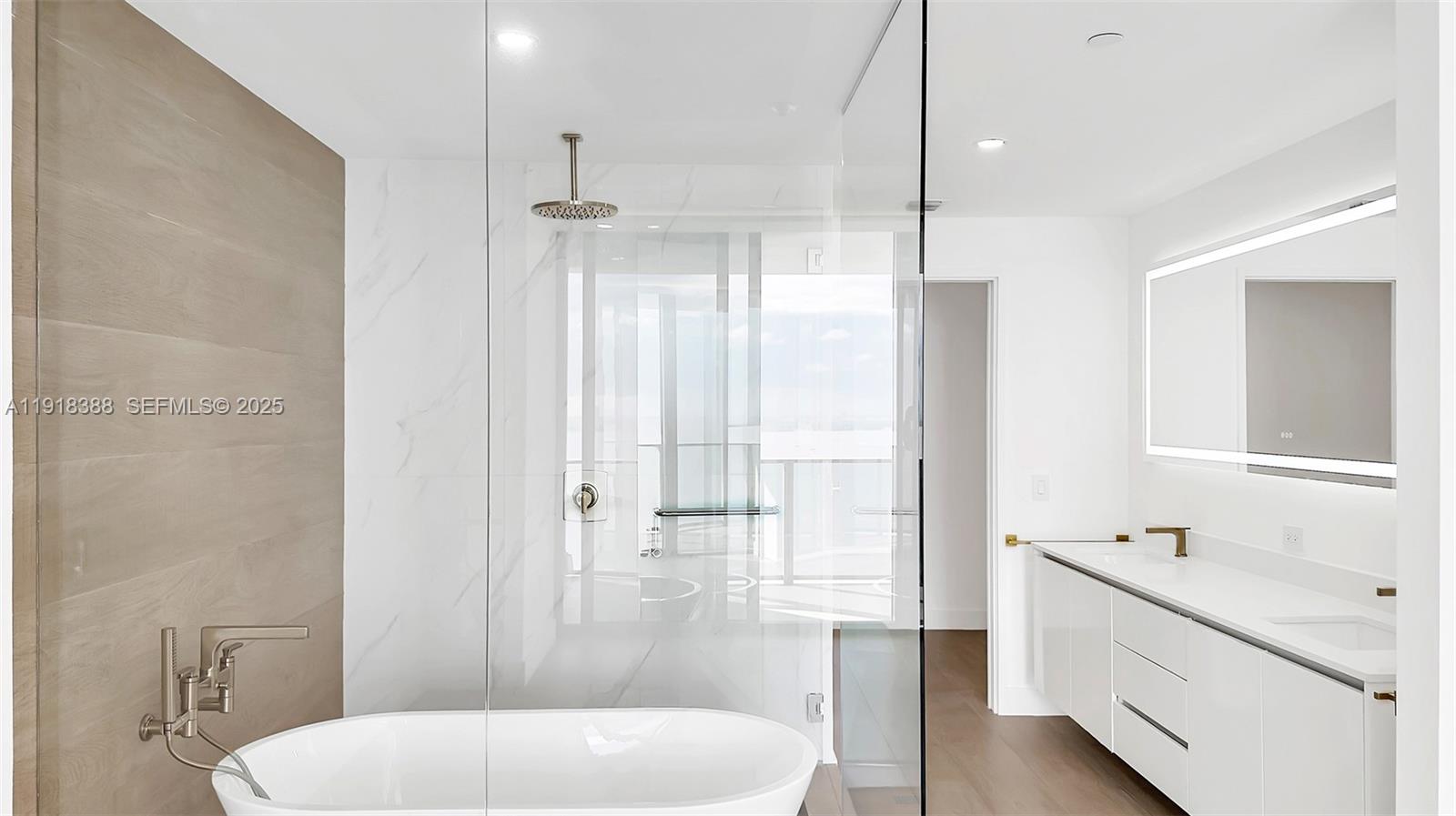 ARIA RESERVE - Residential