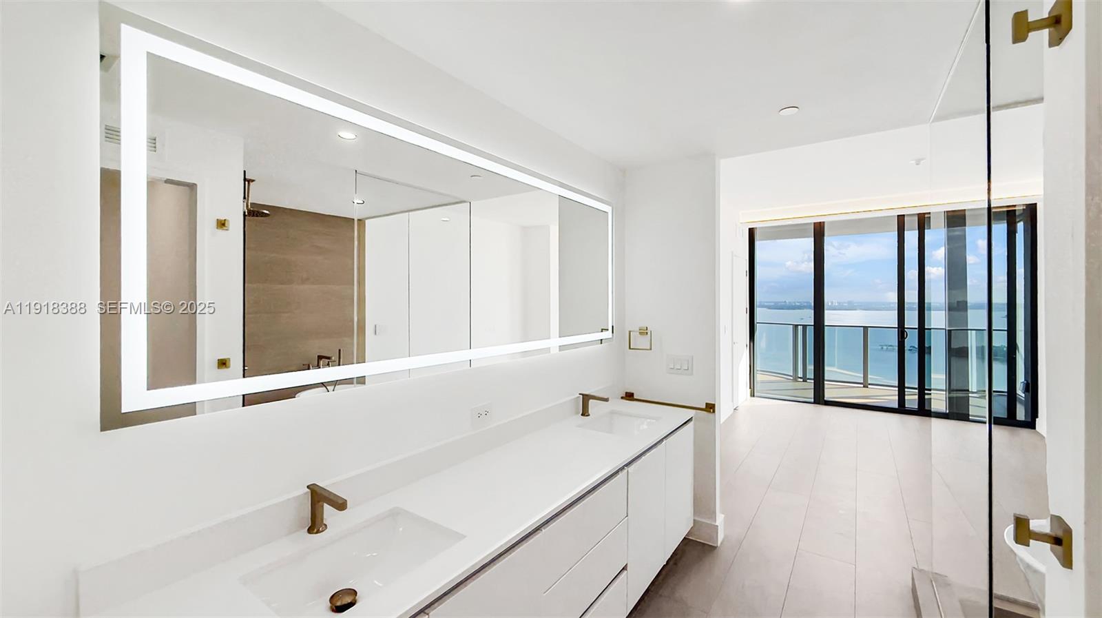 ARIA RESERVE - Residential