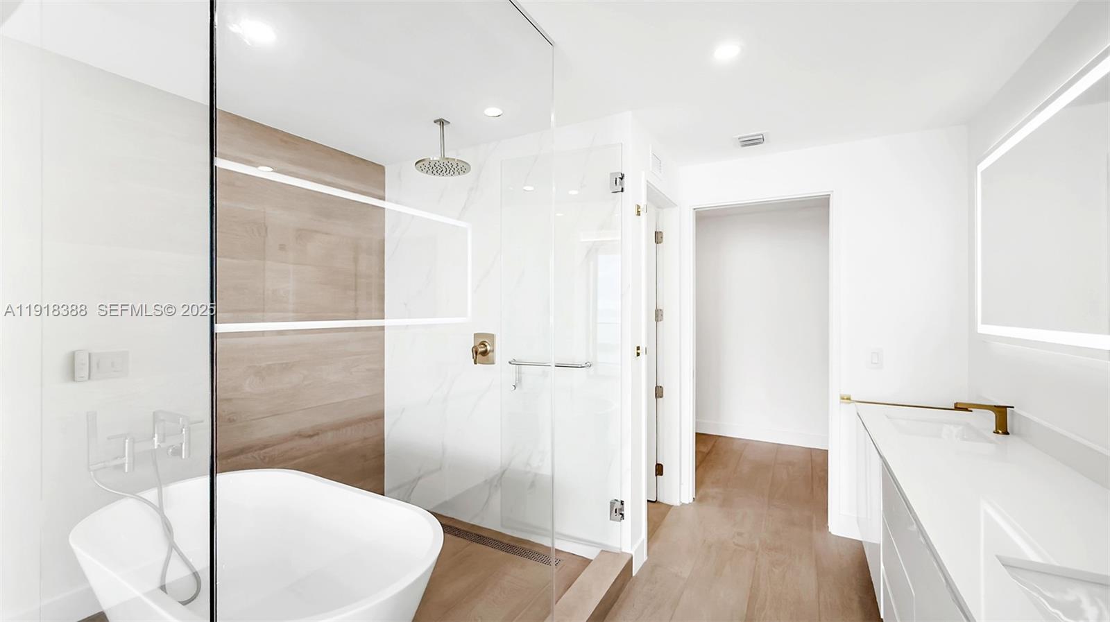 ARIA RESERVE - Residential