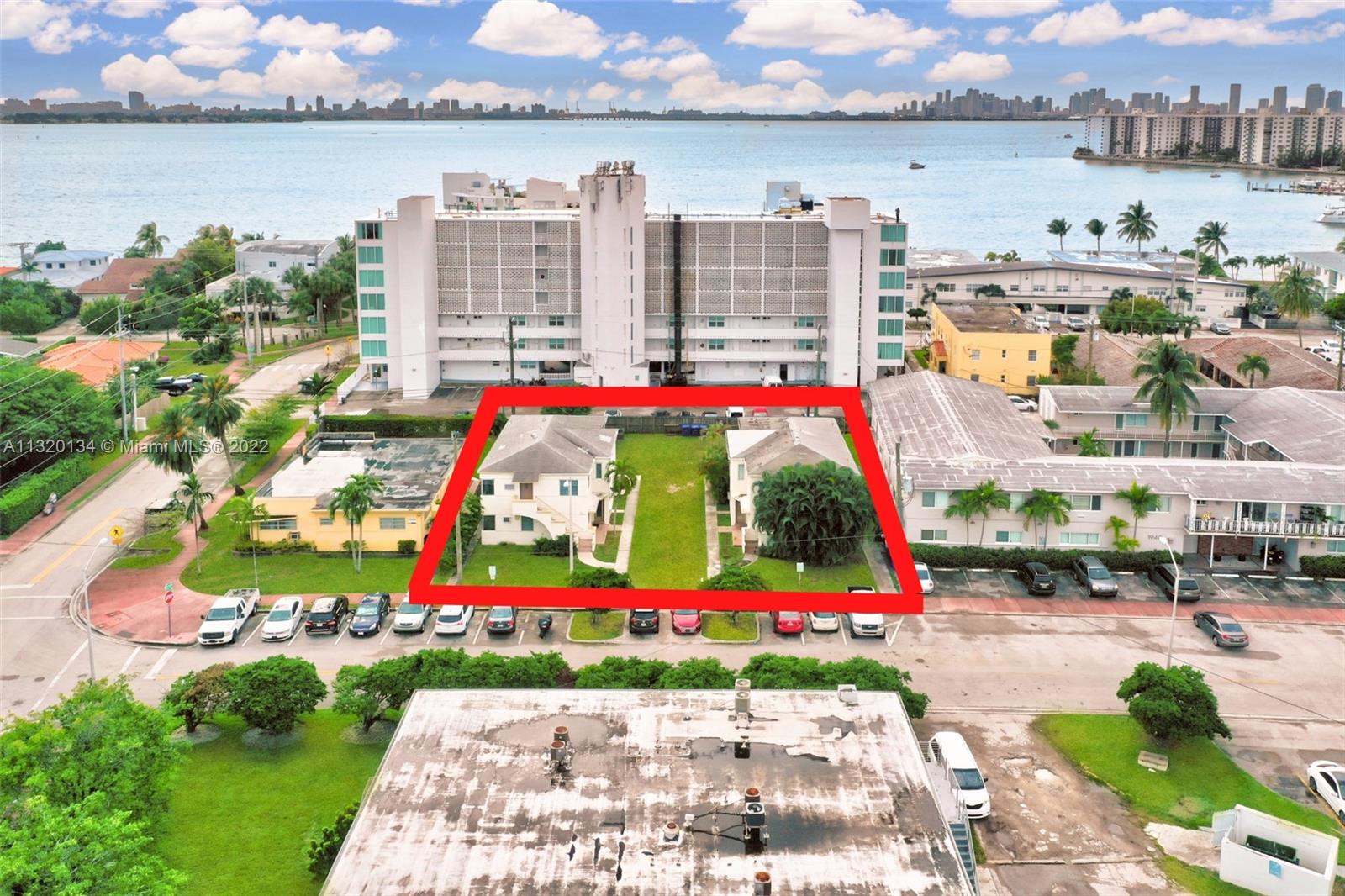 1910 and 1920 Biarritz Dr