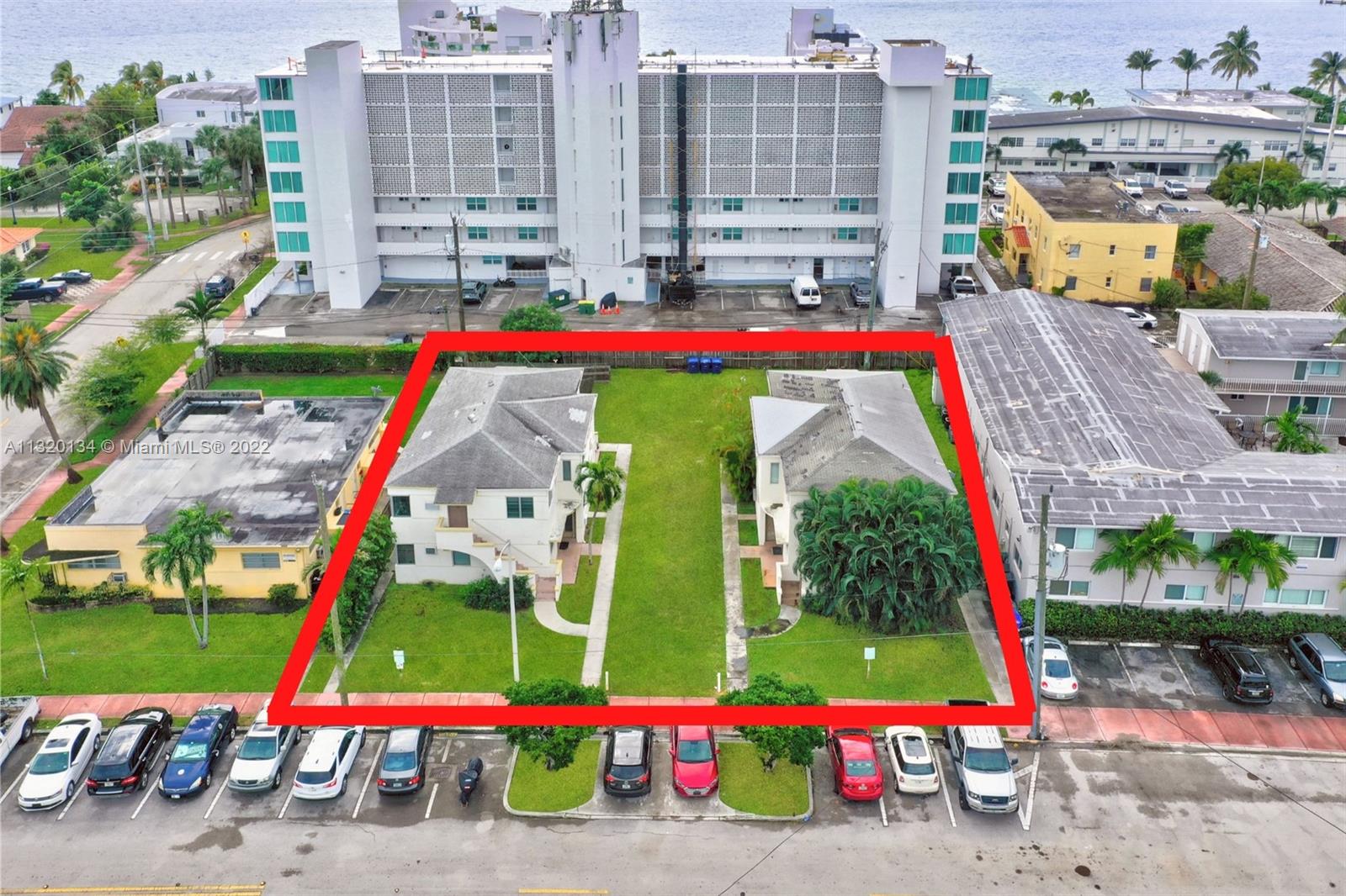 1910 and 1920 Biarritz Dr