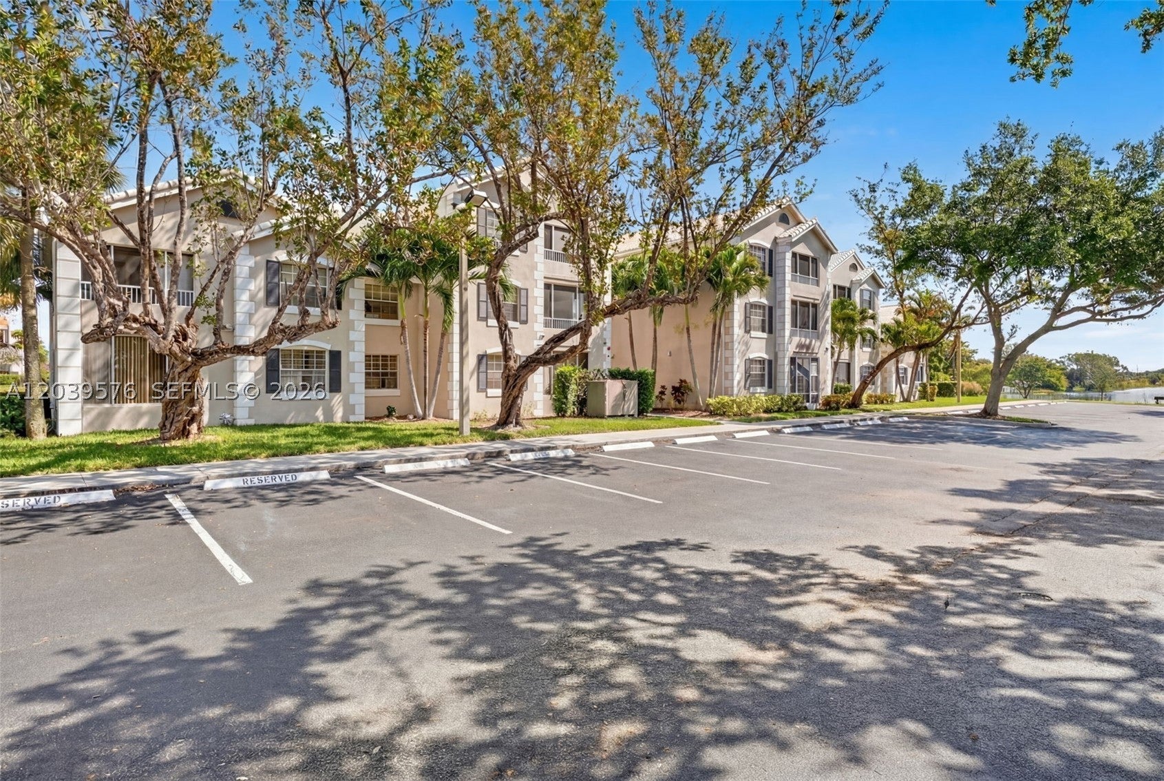 2841 N Oakland Forest Dr 110, Oakland Park FL 33309