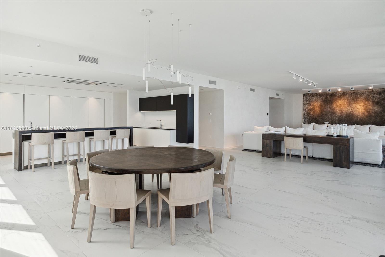 ONE THOUSAND MUSEUM CONDO - Residential