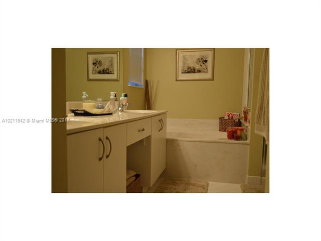 THE FALLS - Residential