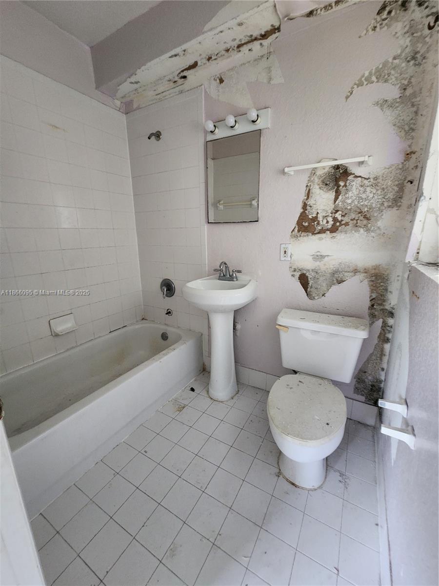 SUNSET PALM VILLAS CONDO - Residential