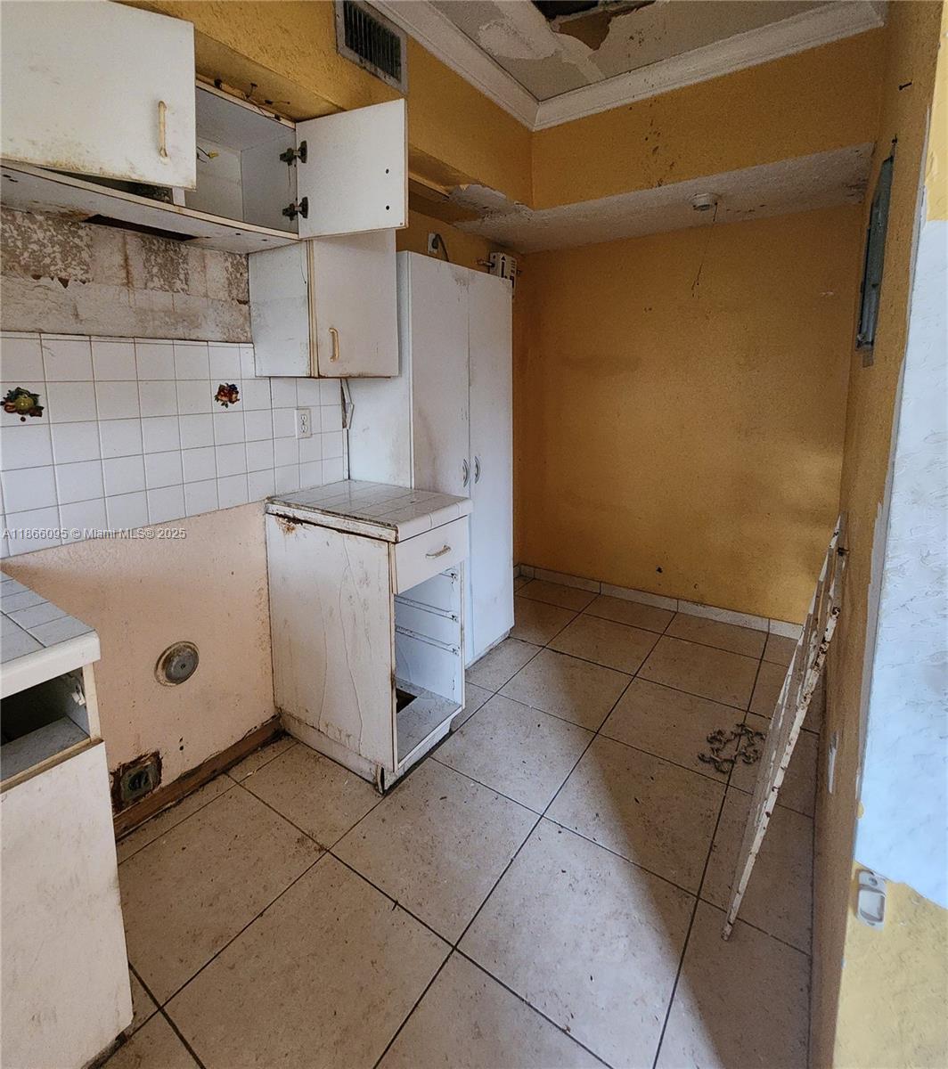 SUNSET PALM VILLAS CONDO - Residential