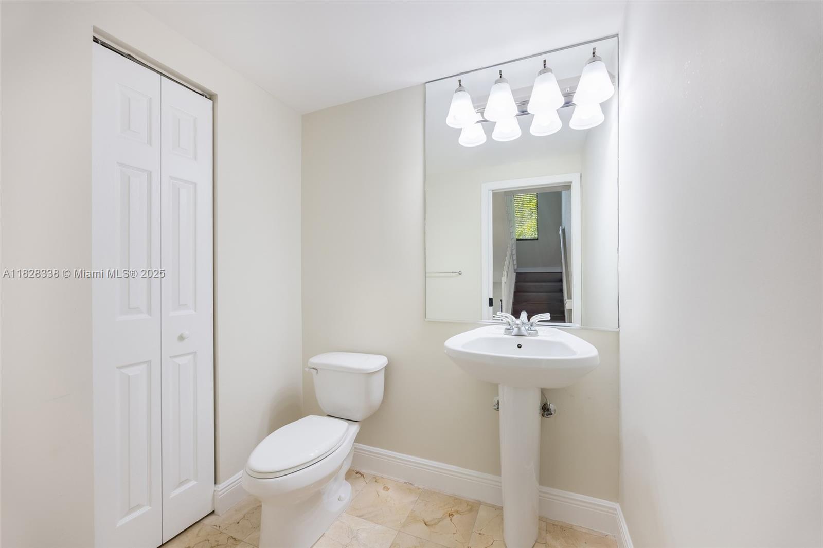 GROVE VILLAS CONDO - Residential