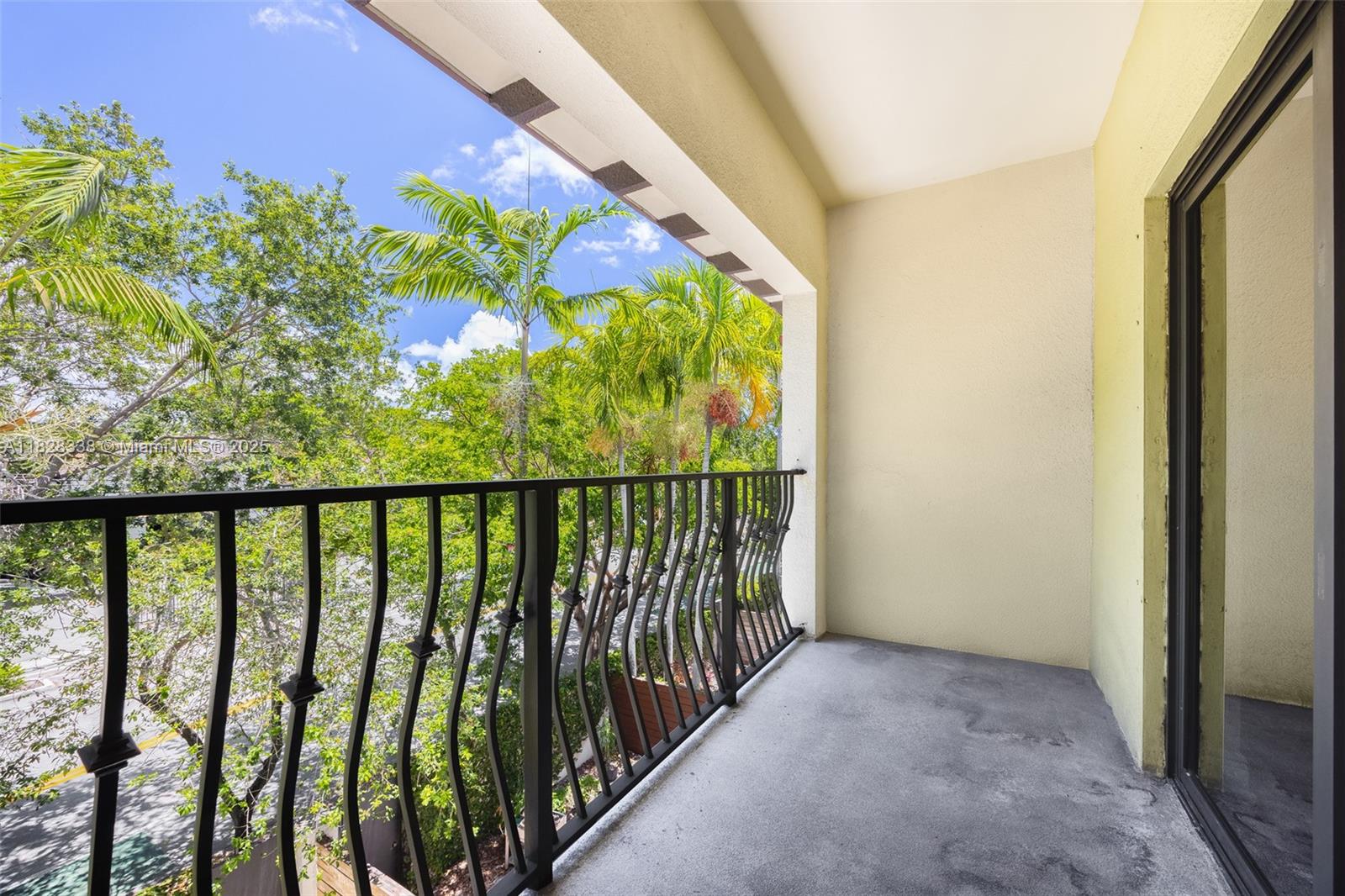 GROVE VILLAS CONDO - Residential