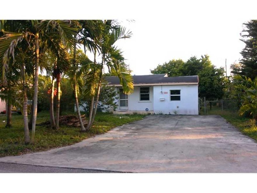 **PROPERTY IS BEING SOLD AS-IS WHERE-IS**SELLER WILL NOT PAY ANY BUYERS CLOSING COST**NO REPAIRS**NO HOME WARRANTIES**ALL INSPECTIONS ARE DONE AT BUYERS EXPENSE**SELLER WILL NOT ACTIVATE UTILITIES FOR ANY REASON**PROPERTY MUST SELL AT OR ABOVE APPRAISED V ALUE PER HUD GUIDELINES**BUYERS/AGENTS ENTER AT THEIR OWN RISK**NO A/C, SERVERE MOLD, WATER/TERMITE/ROOF DAMAGE**NO PROPERTY DISCLOSURES/SELLER HAS NEVER OCCUPIED THE PROPERTY**HOLD HARMLESS ADDENDUM APPLIES**BUYER RESPONSIBLE TO VERIFY ALL INFORMATION**