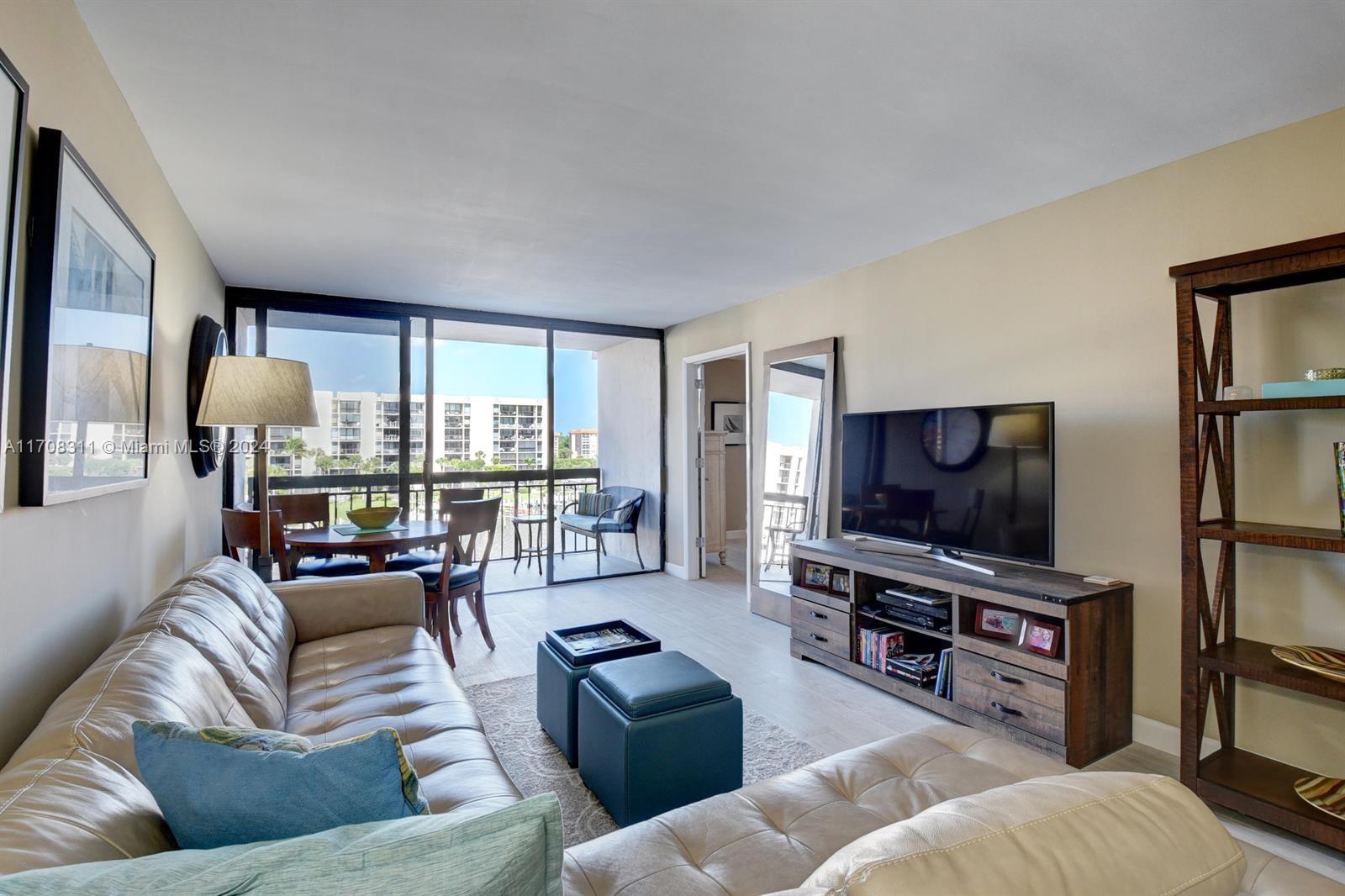 YACHT & RACQUET CLUB OF B - Residential Lease