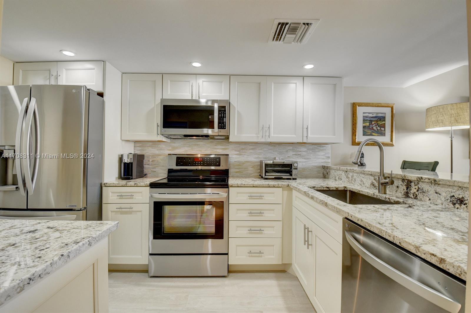 YACHT & RACQUET CLUB OF B - Residential Lease