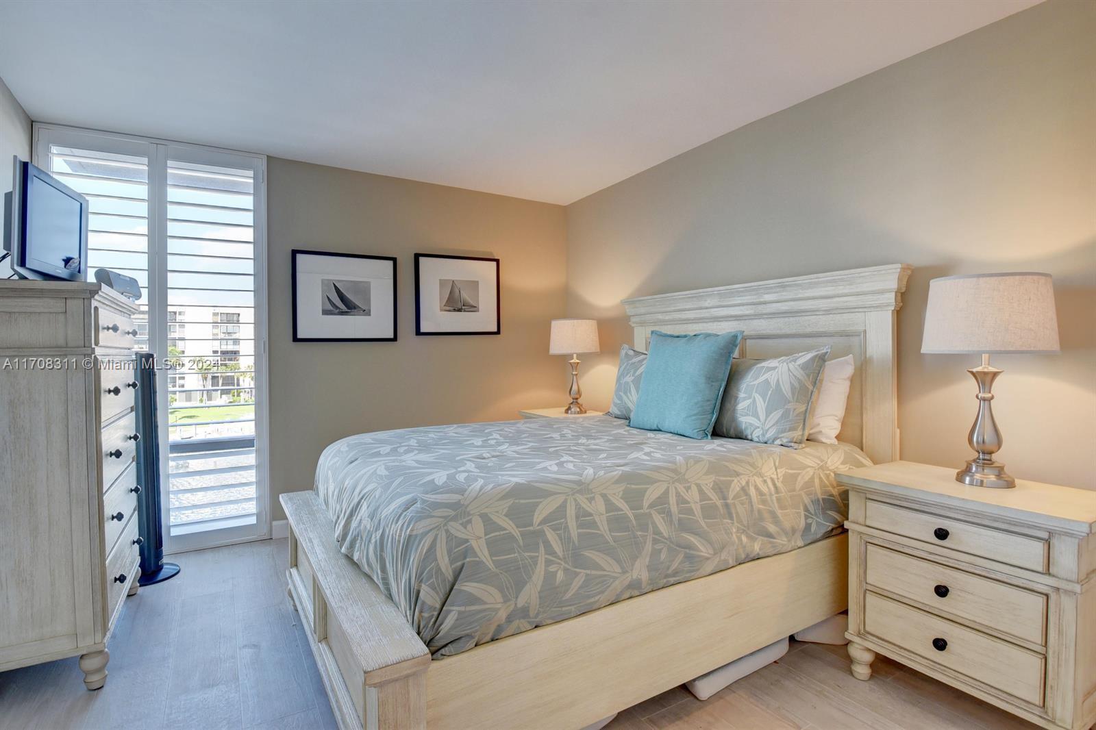 YACHT & RACQUET CLUB OF B - Residential Lease