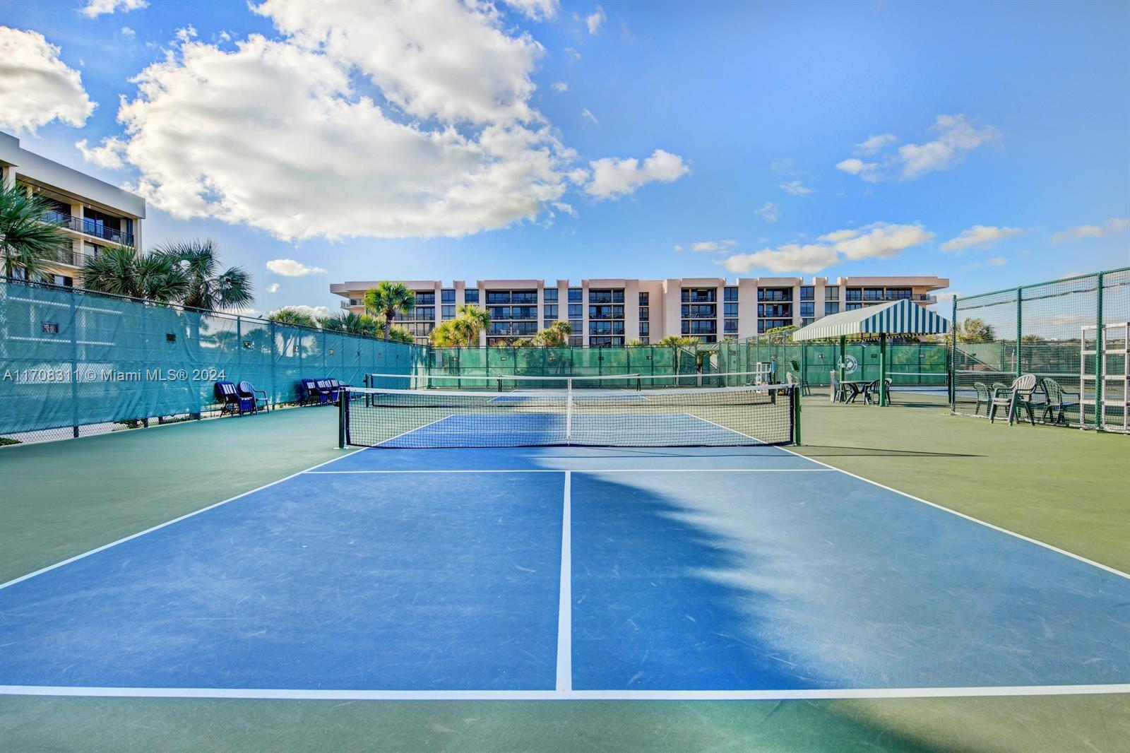 YACHT & RACQUET CLUB OF B - Residential Lease