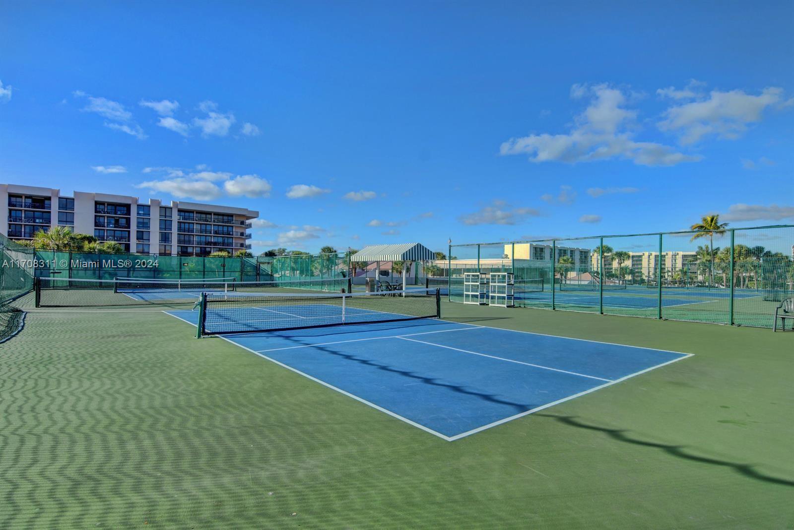 YACHT & RACQUET CLUB OF B - Residential Lease