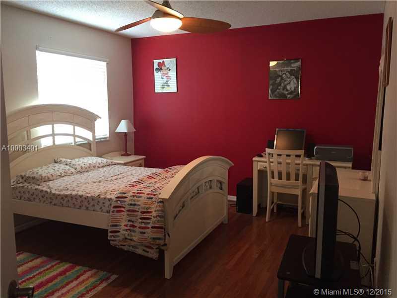 LAGUNA ISLES - Residential