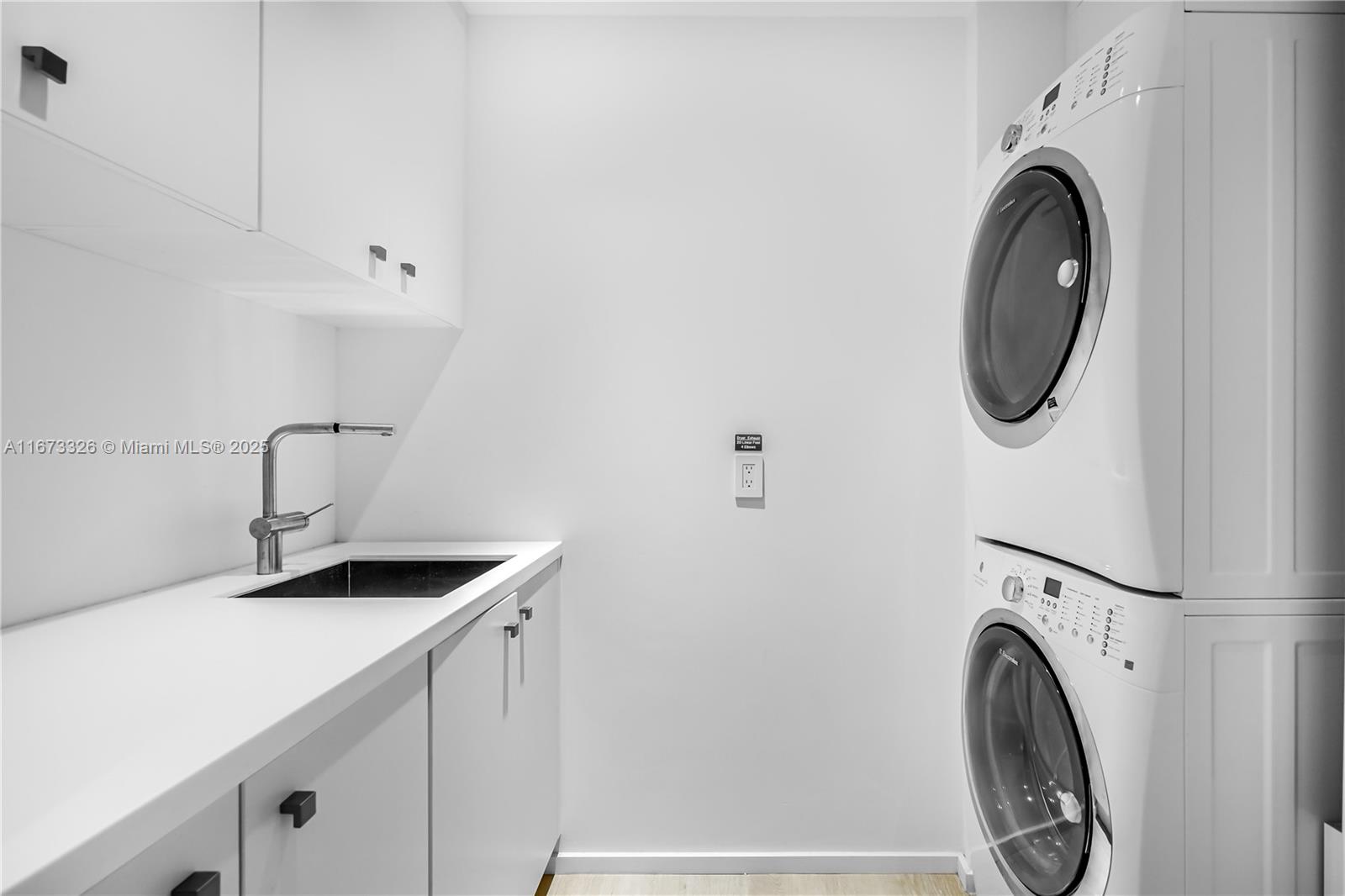 ONE OCEAN CONDO - Residential