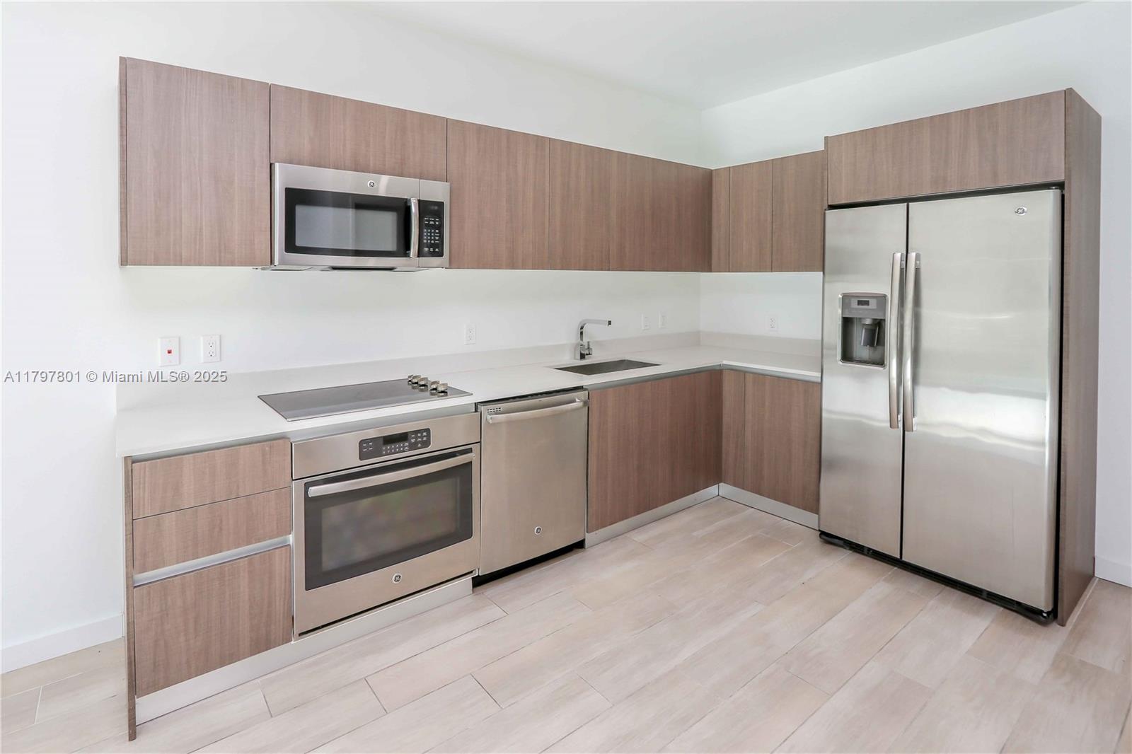 1600 SW 1st Ave TH-07