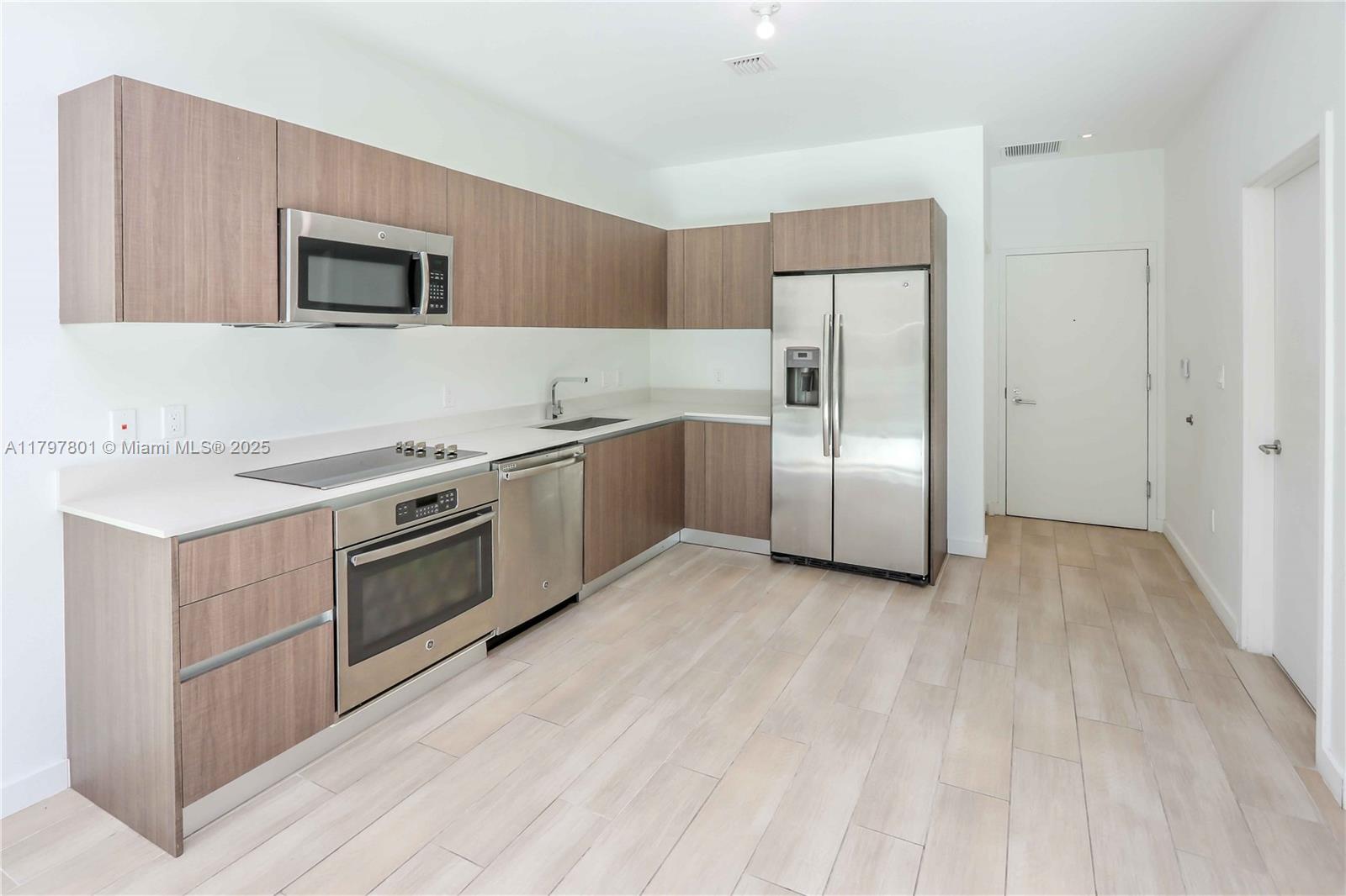 1600 SW 1st Ave TH-07