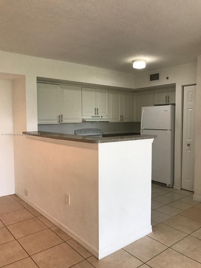 THE OAKS IN NORTH MIAMI C - Residential Lease