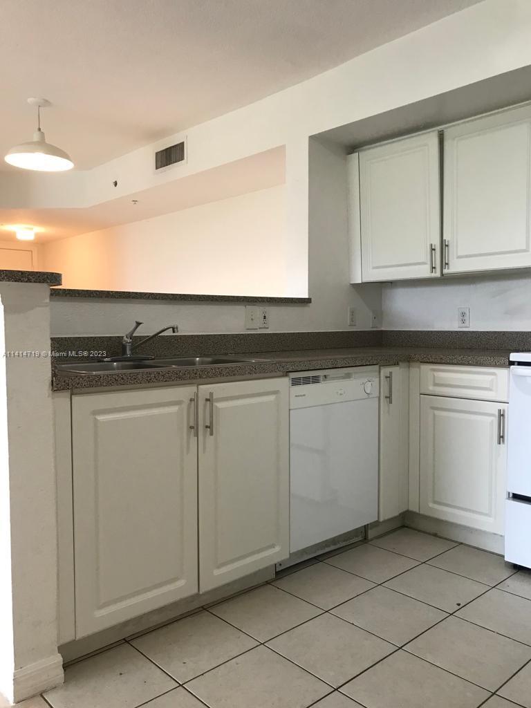 THE OAKS IN NORTH MIAMI C - Residential Lease