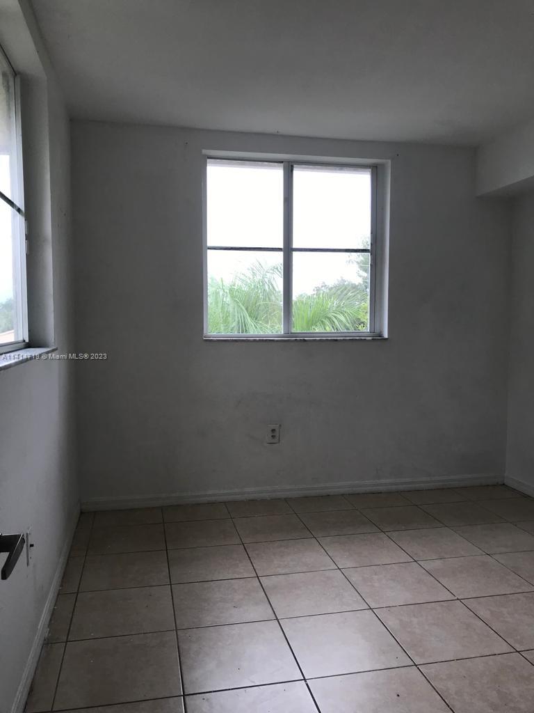 THE OAKS IN NORTH MIAMI C - Residential Lease