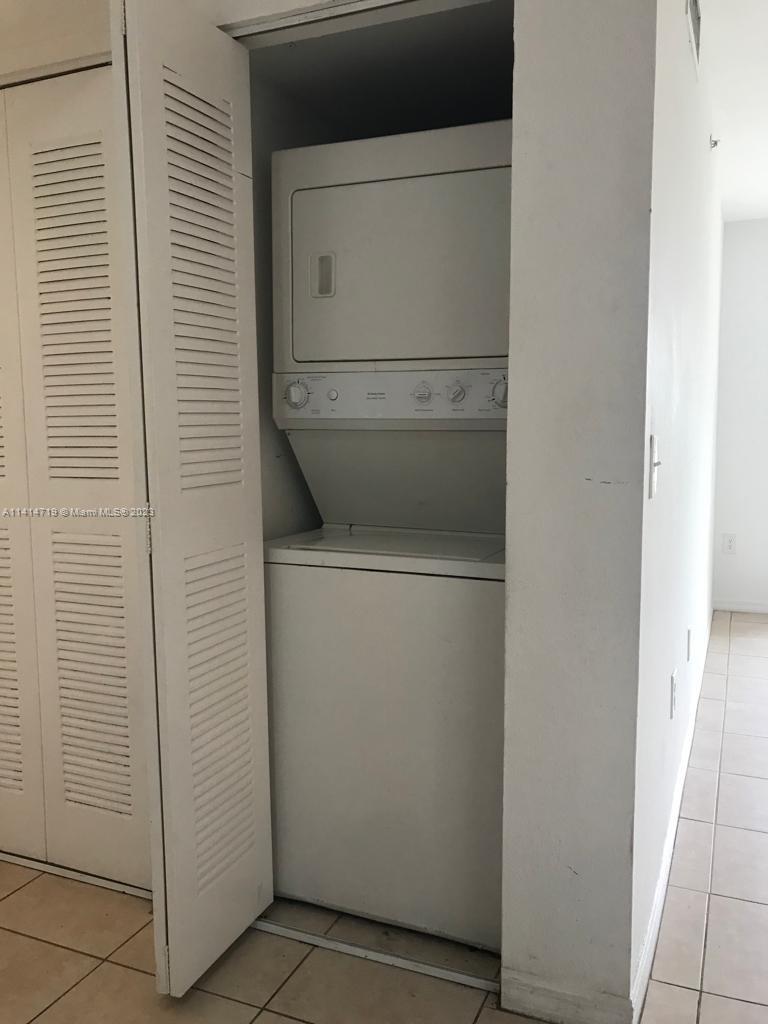 THE OAKS IN NORTH MIAMI C - Residential Lease