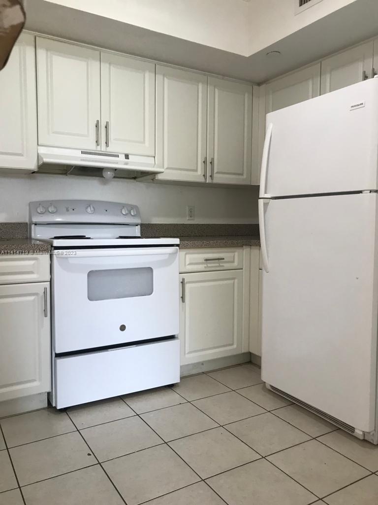 THE OAKS IN NORTH MIAMI C - Residential Lease