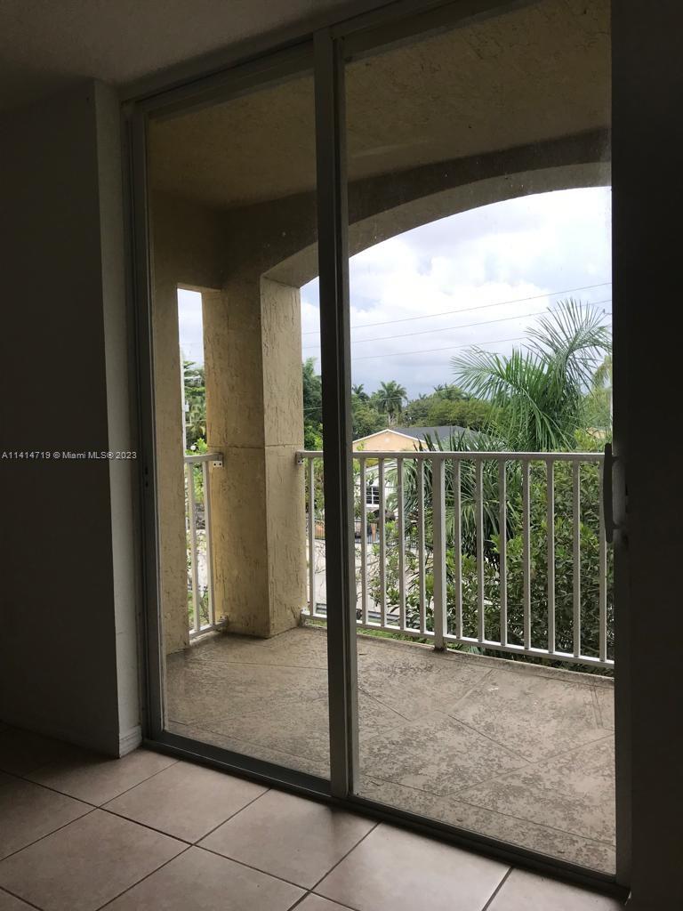 THE OAKS IN NORTH MIAMI C - Residential Lease