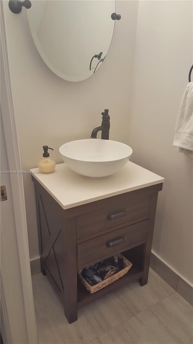 Las Brisas/Doral Condo 04 - Residential Lease