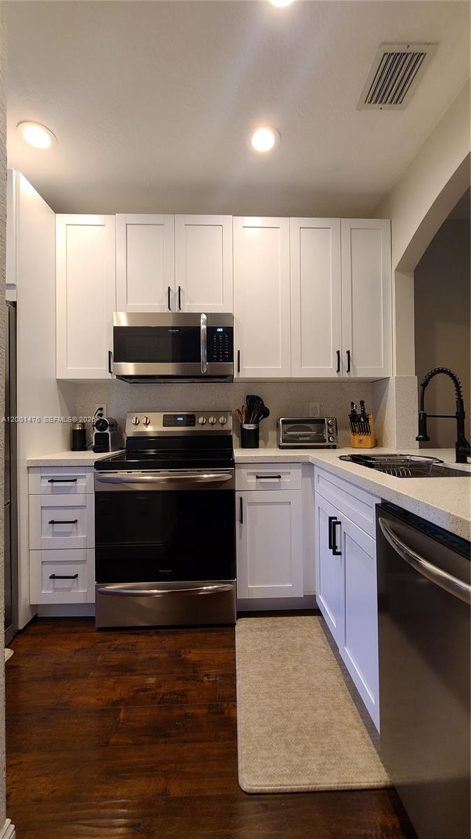 Las Brisas/Doral Condo 04 - Residential Lease