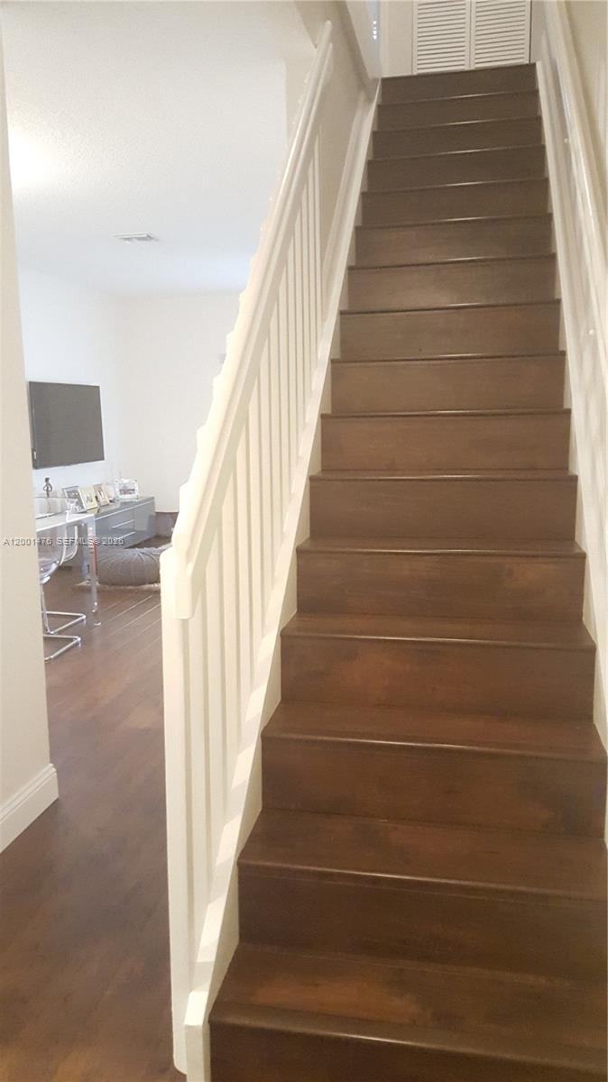 Las Brisas/Doral Condo 04 - Residential Lease