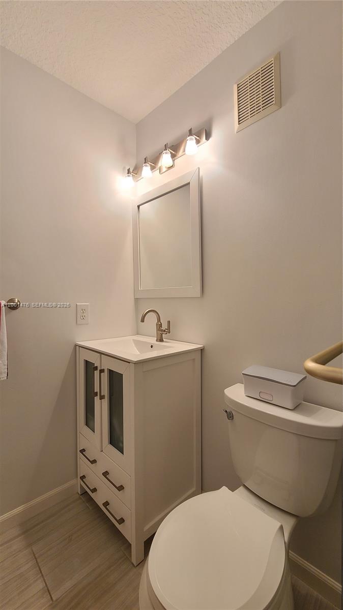Las Brisas/Doral Condo 04 - Residential Lease