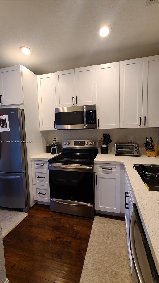 Las Brisas/Doral Condo 04 - Residential Lease