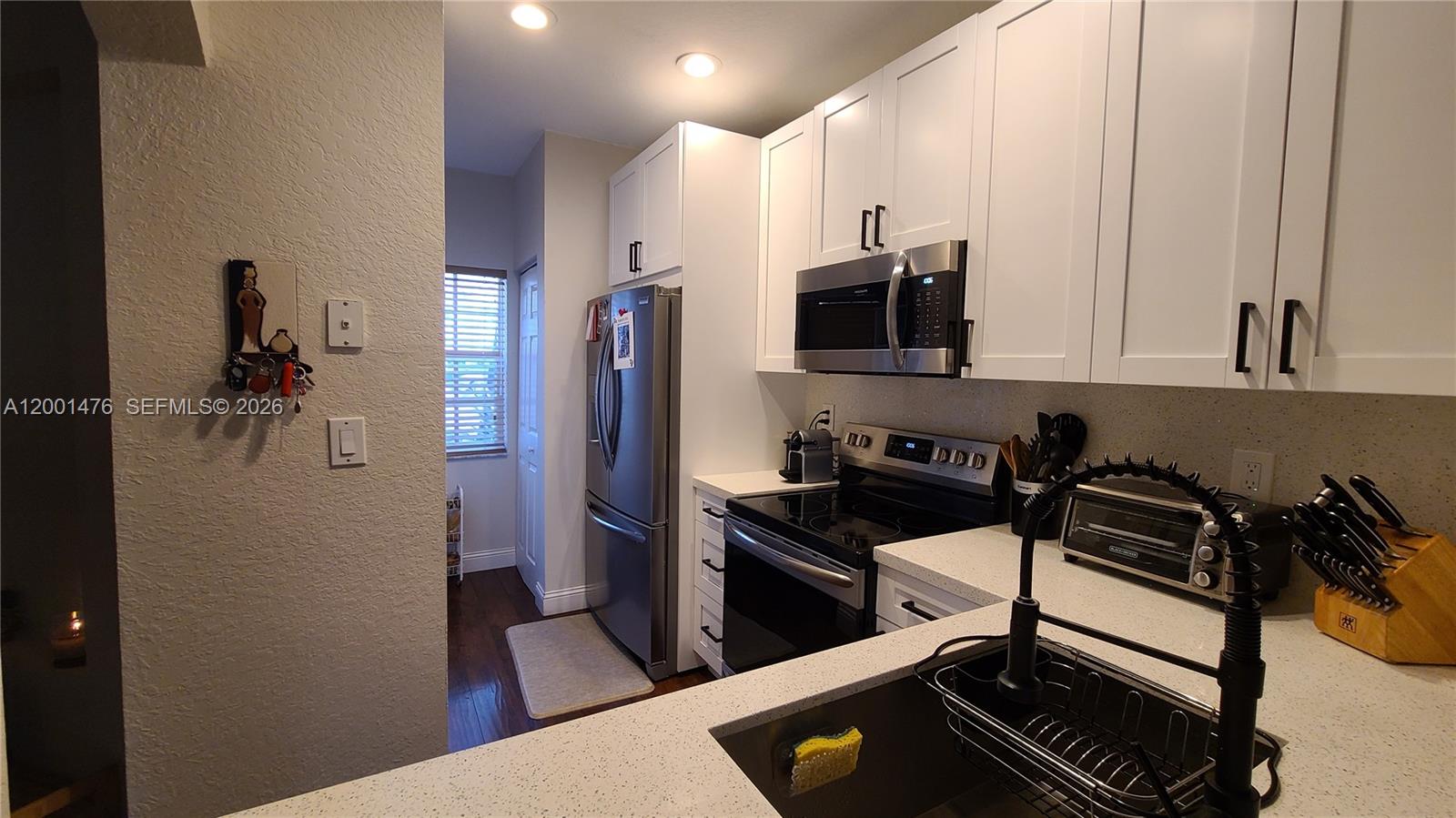 Las Brisas/Doral Condo 04 - Residential Lease