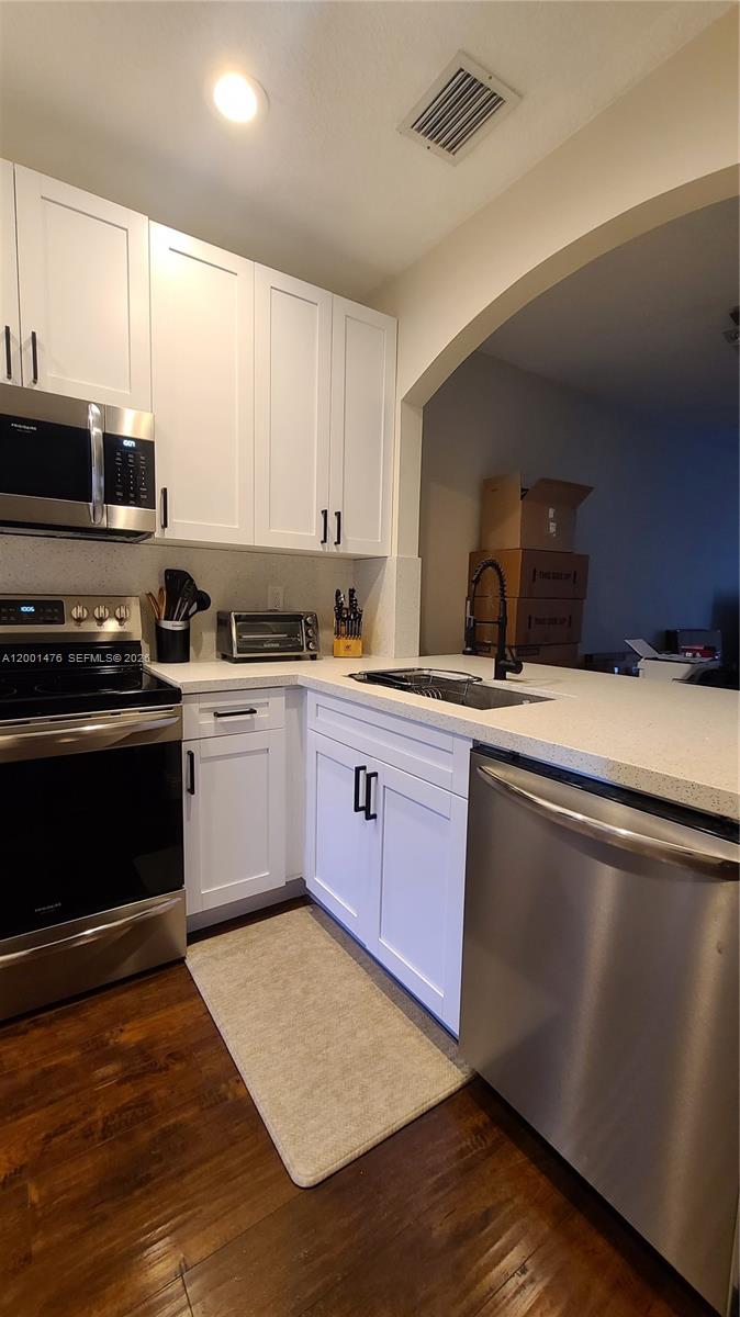Las Brisas/Doral Condo 04 - Residential Lease