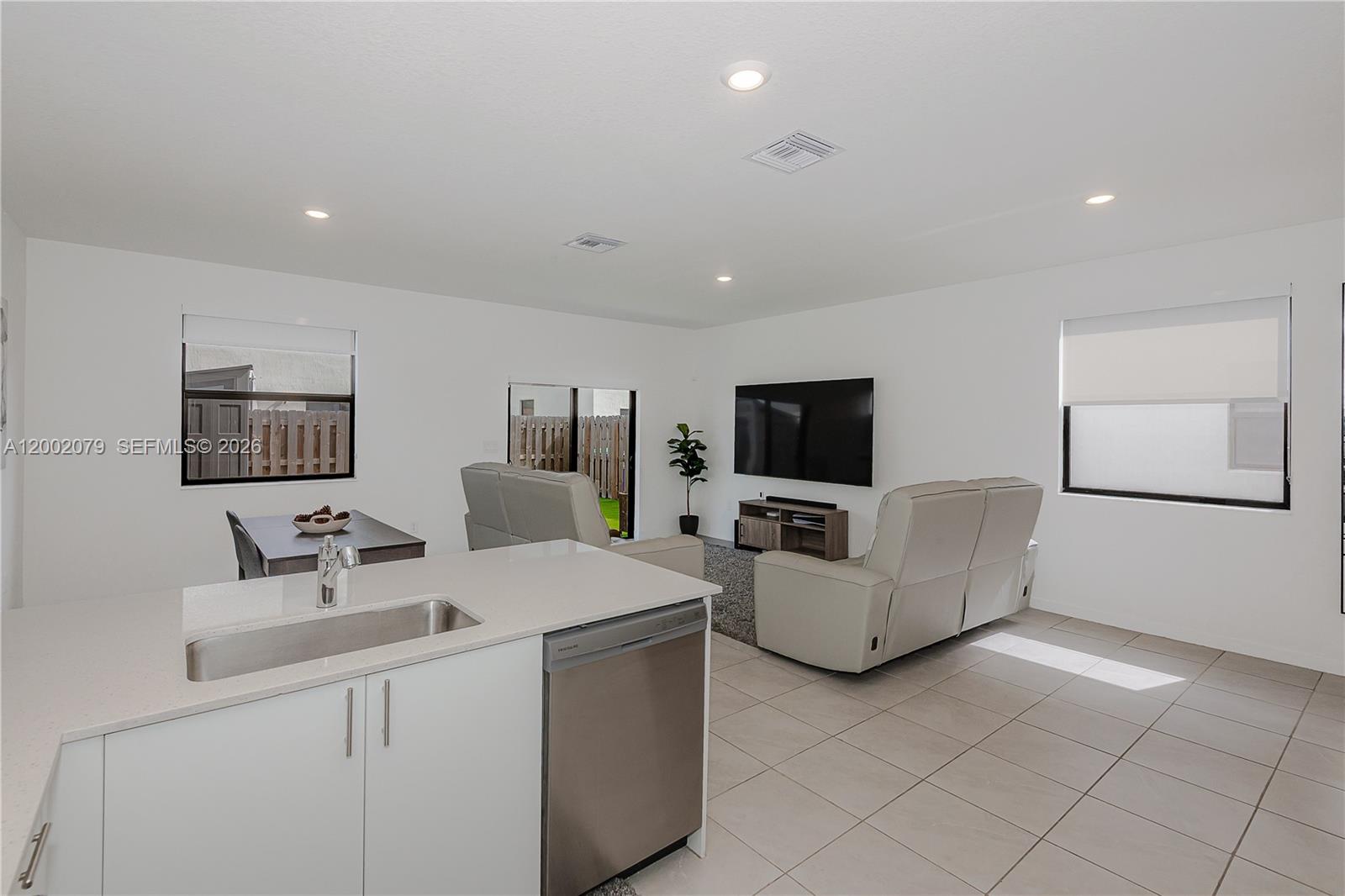 CAMBRIDGE ESTATES FIRST A - Residential Lease